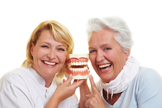 Zahnprothesen für Jung und Alt