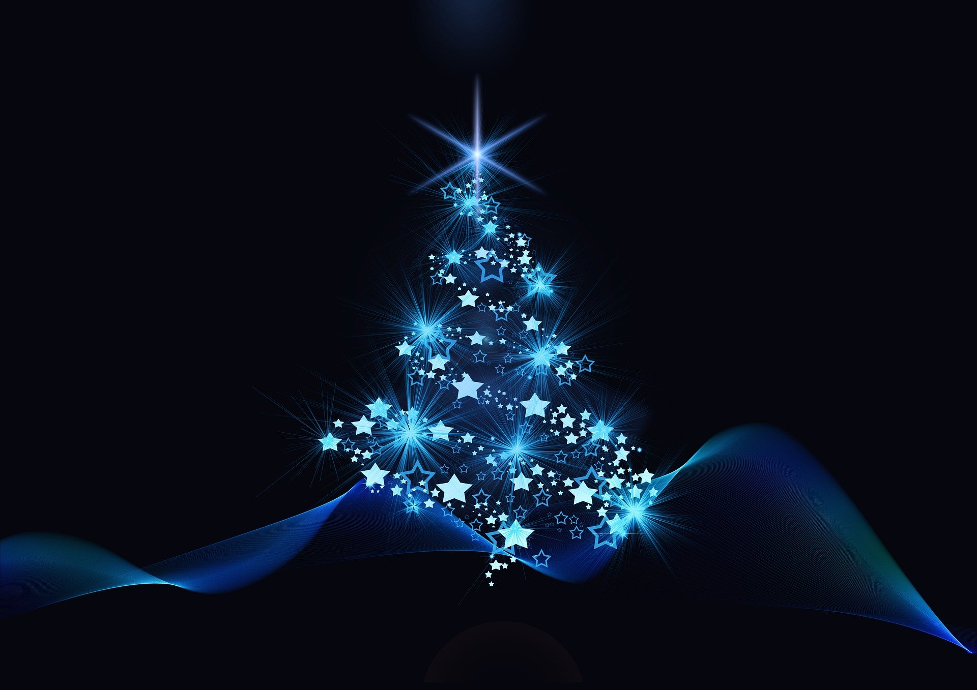 Blau leuchtender Weihnachtsbaum