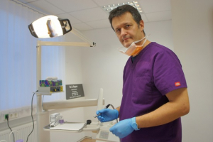 Zahnarzt Interview: Kassenarzt oder Wahlarzt? Was ist für junge Zahnärzte besser?