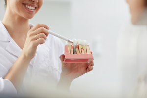 Optimale Pflege für Ihre Zahnimplantate